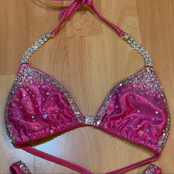 🍀 Lucky Figure Bodybuilding Competition Bikini 🍀 - Picture 2 of 16